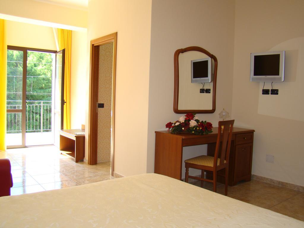 Hotel Ristorante111 Villapiana Oda fotoğraf