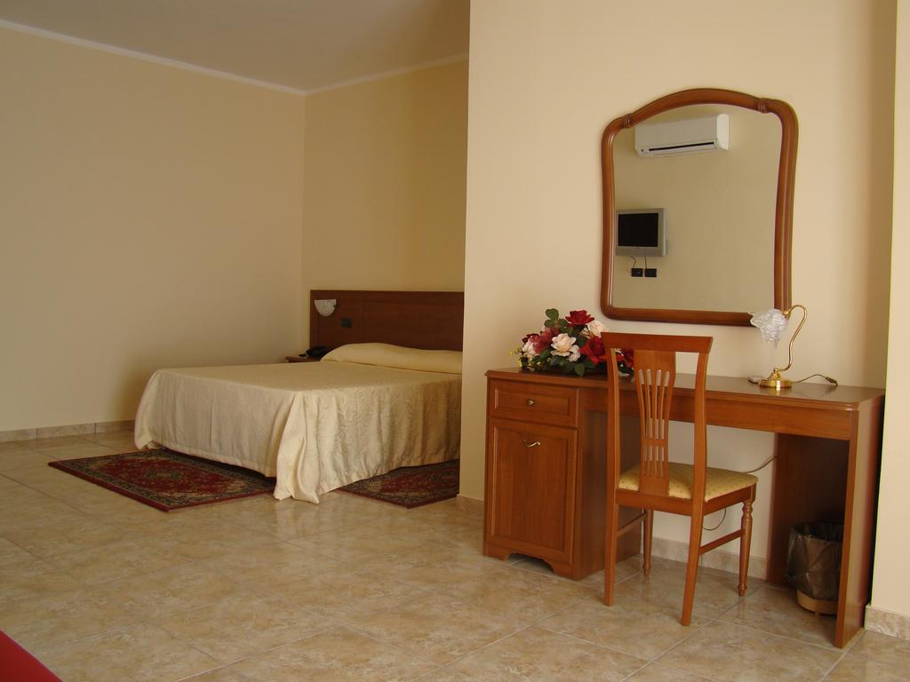 Hotel Ristorante111 Villapiana Oda fotoğraf