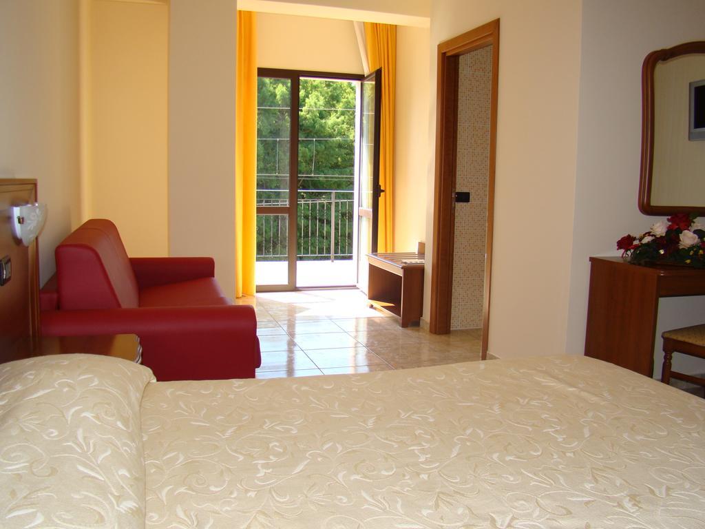 Hotel Ristorante111 Villapiana Oda fotoğraf