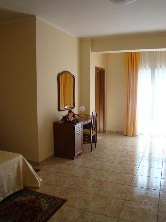 Hotel Ristorante111 Villapiana Oda fotoğraf